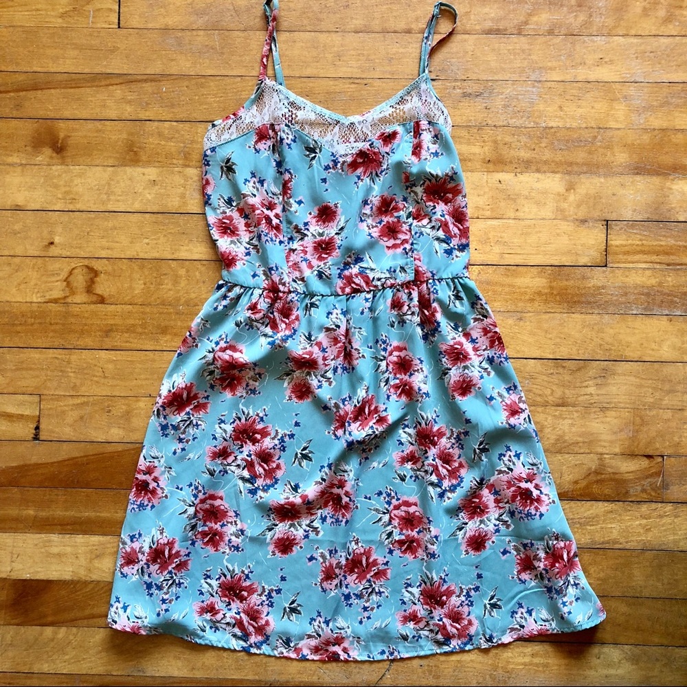 Floral printed dress with lace detail size small